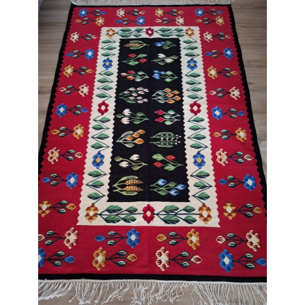 Covor 130200 rosu/alb/negru